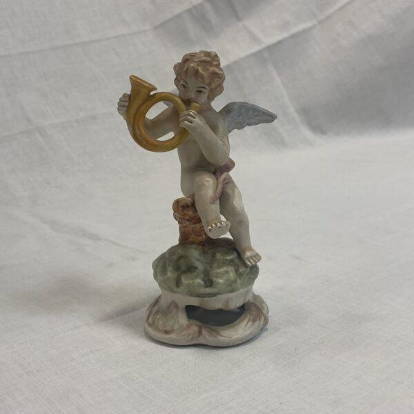 Statuetta bambino con trombetta in ceramica di Bassano