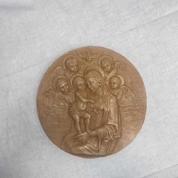 Madonna con bambino e angeli in terracotta
