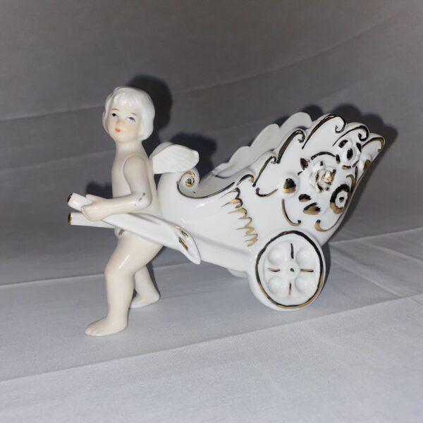 Statuetta angioletto con carrozza in ceramica e decori in oro