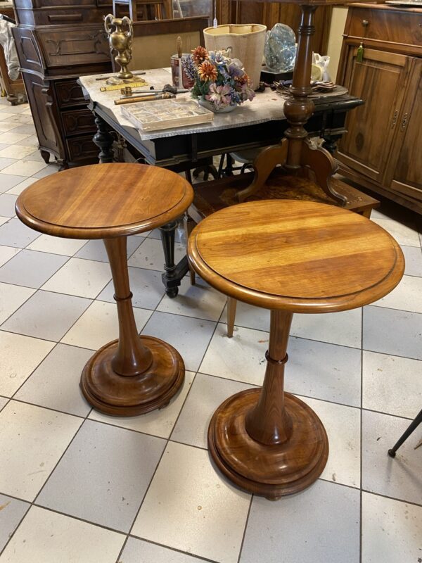 Coppia di Tavolini rotondi in Massello di ciliegio – Stile Classico / Vintage