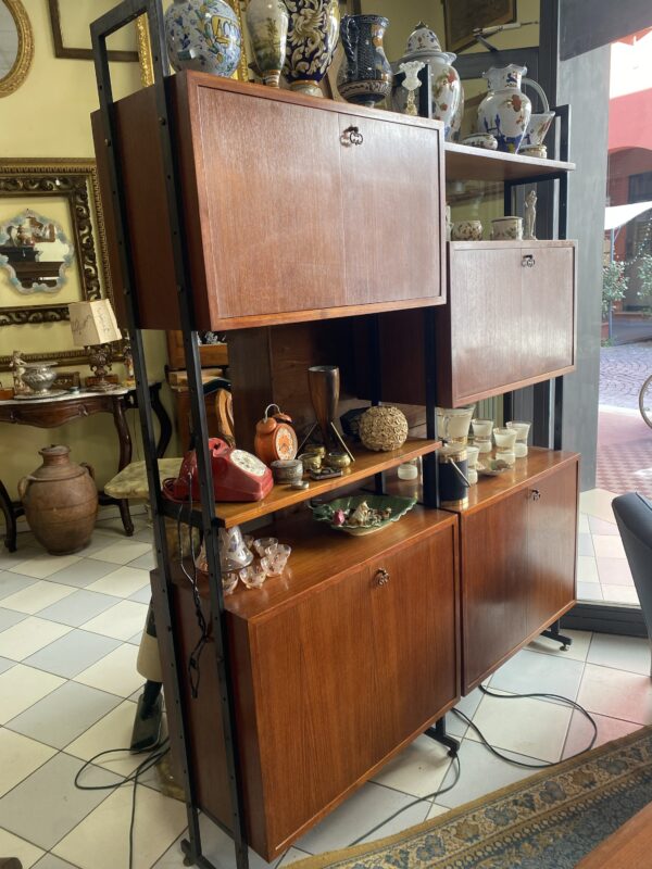 Libreria modulare in stile svedese